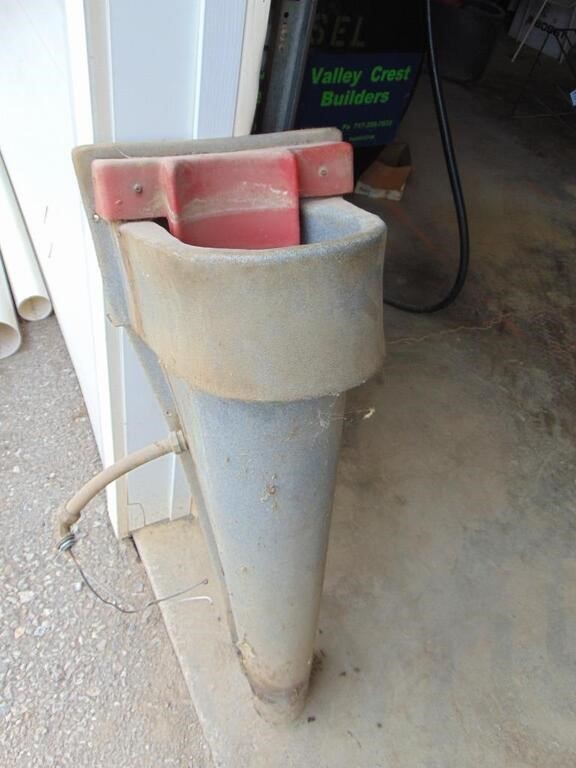 heated livestock waterer for mounting in stall
