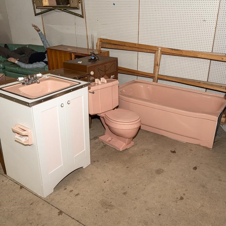 Three Piece Mid Century Coral Pink Bathroom Set