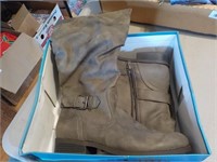 Ladies boots size 8M Cliffs, White Mountain