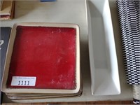 (5) plates, serving tray