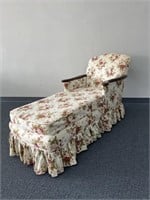 Pretty little chaise lounge with floral print