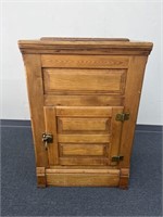 Vintage oak ice chest. 28L 17D 41T
