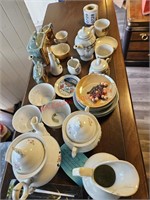 Mini Tea Sets, some damaged pieces (back house)