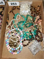 FLAT COSTUME JEWELRY BEADED NECKLACES