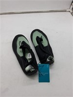 West loop size 13/1 water shoes