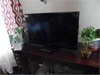 SANYO 32" TV WITH REMOTE