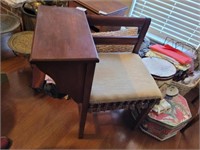 VINTAGE GOSSIP BENCH LR