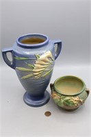 Pr. Roseville Pottery/Bushberry Green,Blue Freesia