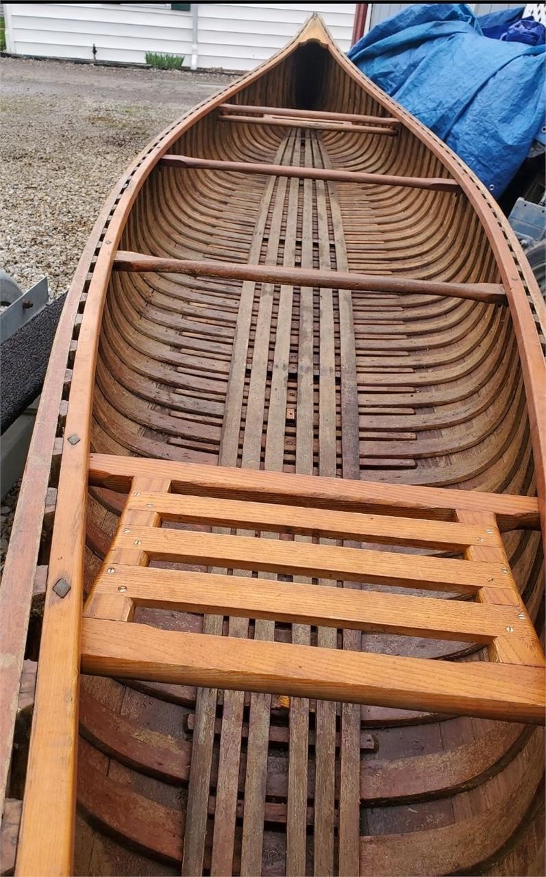 ANTIQUE 1945 OLD TOWN 18ft Wood GUIDE CANOE
