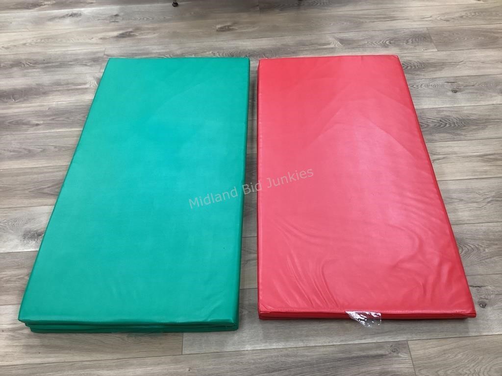5 Red & Green Nap Time Mats
