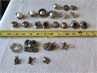 mcm lot of brooches, clip on earrings deco too!