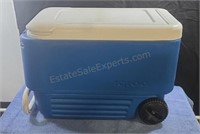 Igloo cooler 38qt. On wheels with handle