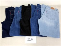 Women's Levi Jeans - Size 29