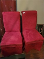 2 RED CHAIRS BR1