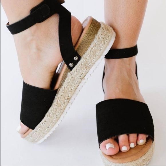 Weeboo Women's Black Sandals (7.5)