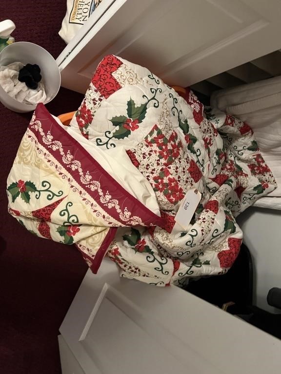 CHRISTMAS THEMED COMFORTER