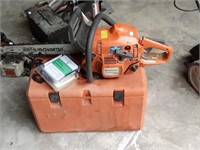 Husqvarna 435 chain saw with case