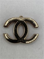 CHANEL LOGO PENDANT -NOTE