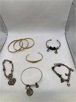 BRACELET LOT OF 8