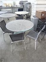 round patio table