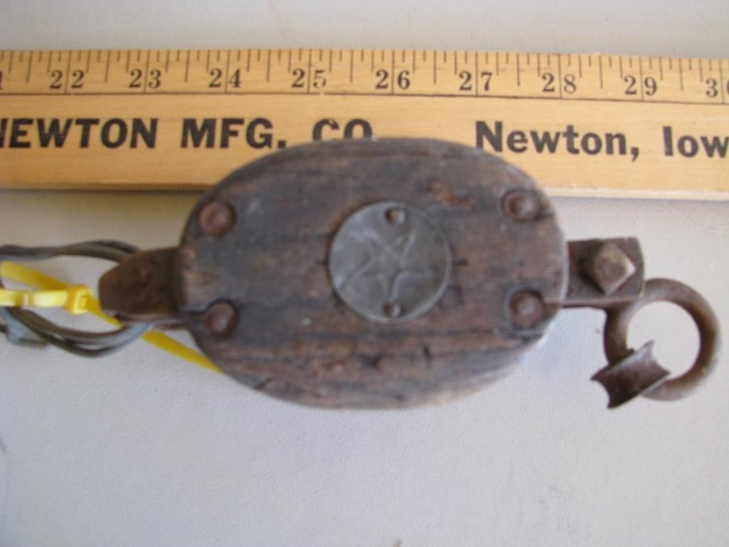 Wooden frame Pulley