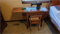 SINGER SEWING MACHINE WITH CHAIR