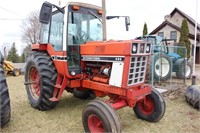 IH 986, 2WD w/ cab