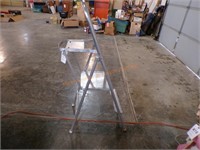 Aluminum step ladder