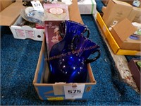 Box w/ blue vases, victorian figurine