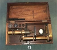Unknown brass microscope with two eyepieces, in fi