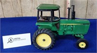 John Deere Toy Tractor 1/16th Scale