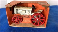 Ertl Fordson Tractor NIB