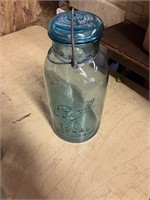 Ball mason jar with lid