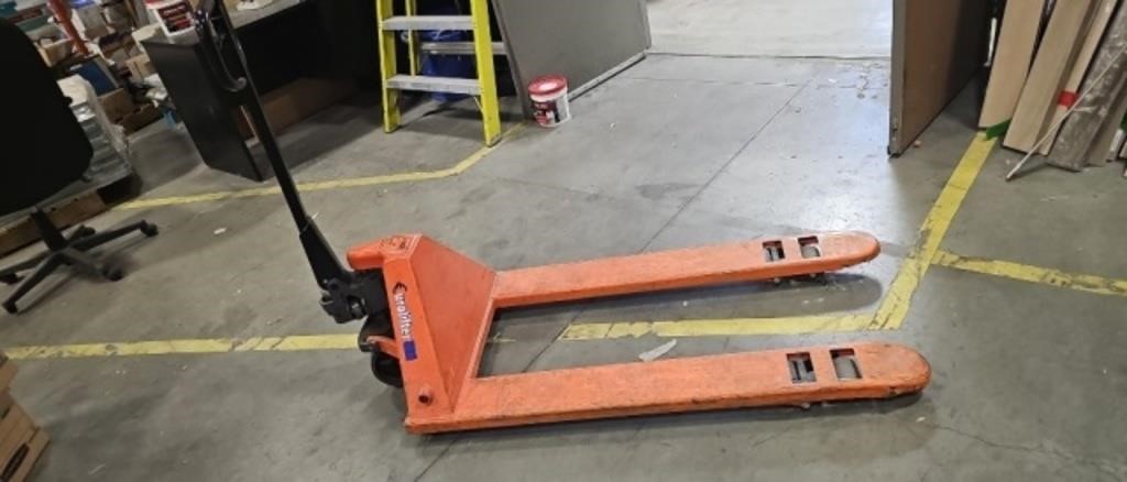 Euro lifter pallet jack cannot pickup until end of