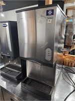 Manitowoc Countertop Ice Maker/Dispenser (SN12A)