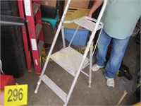 STEP LADDER-PICK UP ONLY