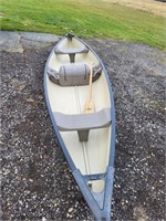 16' Coleman fiberglass Canoe w Paddles