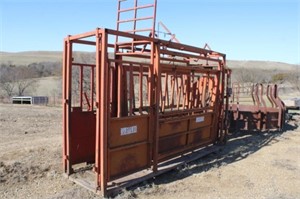 Priefert Squeeze Chute w/Palp Cage