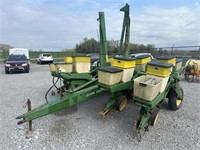 John Deere 8 Row Planter