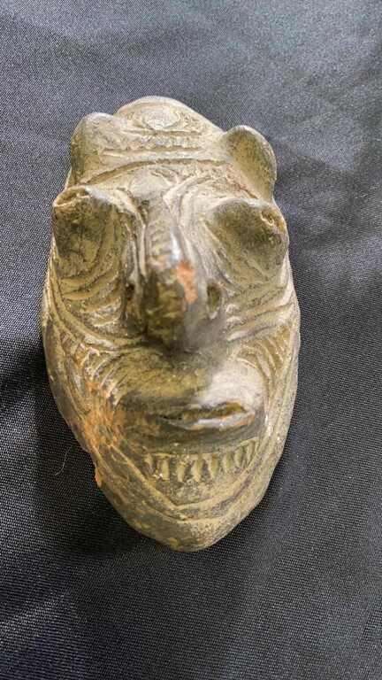 Papua New Guinea Art Clay head with hair, shell ey