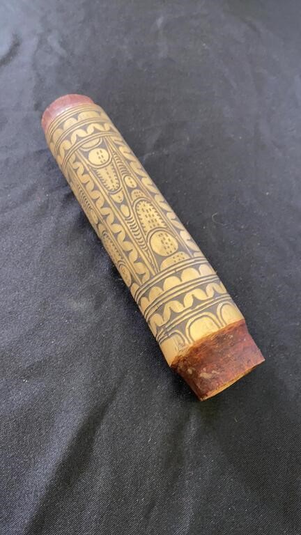 Papua New Guinea Art Decorative Wooden Cylinder; t