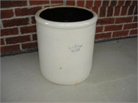 6 Gallon Crock - chipped