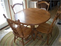 Oak Kitchen Table w/ 4 Chairs & Leaf Damage Top