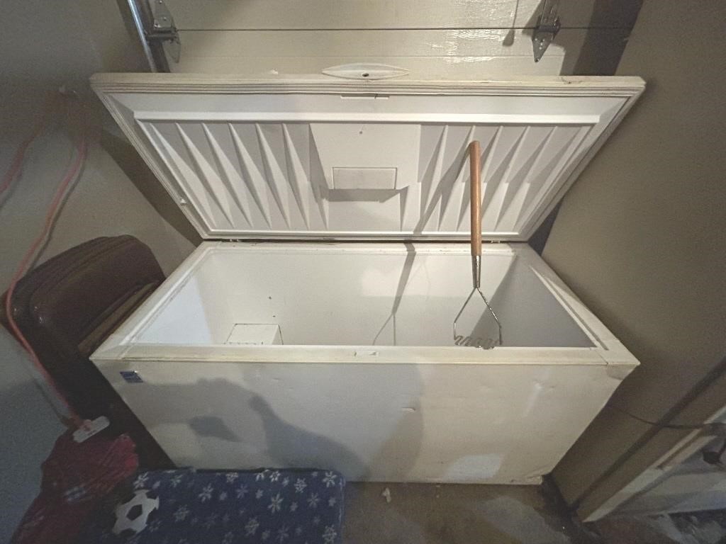 Frigidaire Chest Freezer - Rust on top