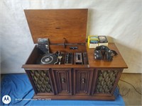 E911-0 Zenith console record player with manual