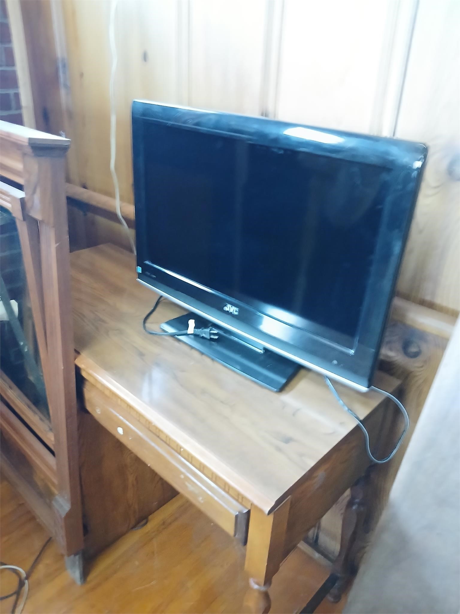 32" LCD TV