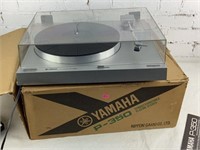 NOS Yamaha P350 Stereo Turntable platine Stereo