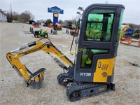 AGT H13R Mini Excavator + R1