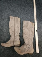 Fergalicious Lara women's boots, size 8.5
