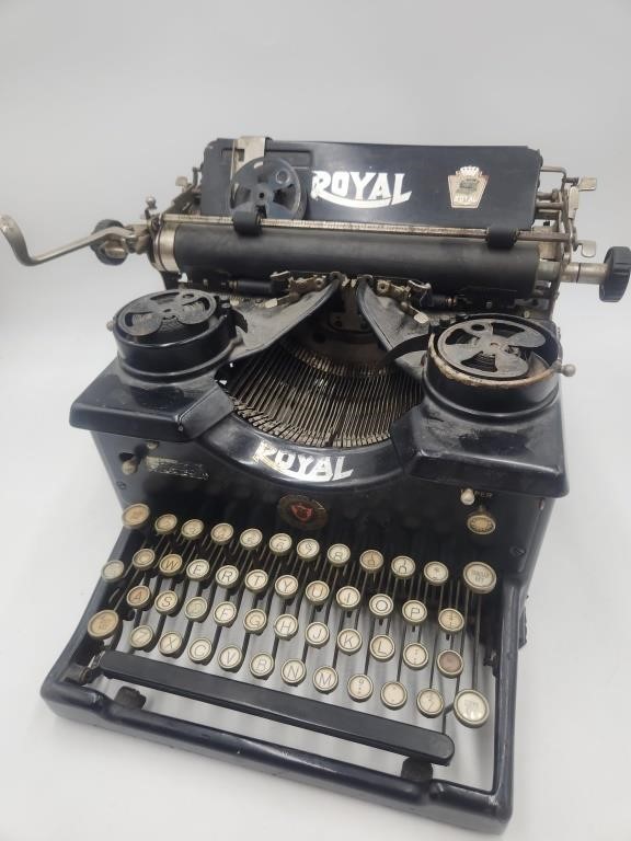 Antique ROYAL Typewriter